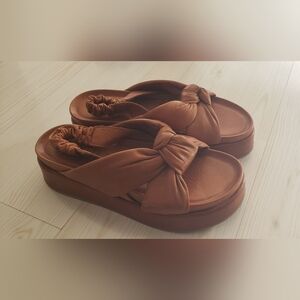 Silent D Pance Leather Platform Sandal Size 40 EU 9 US